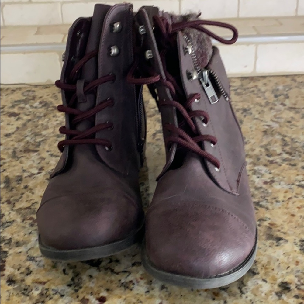 Combat boots